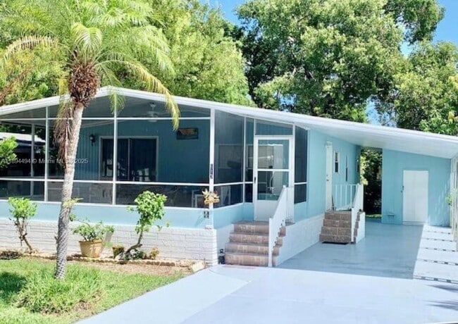 Building Photo - 613 N Emerald Dr