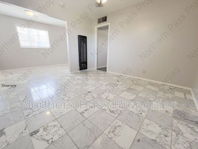 Building Photo - 1421 St Johns Dr