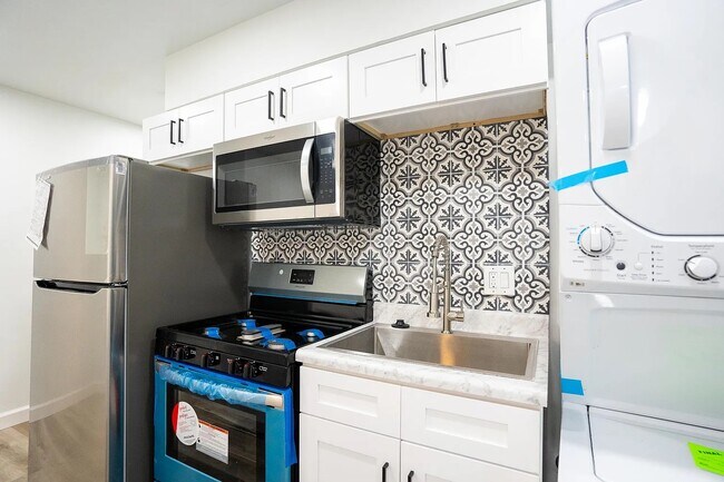 Building Photo - 1736 Euclid Ave