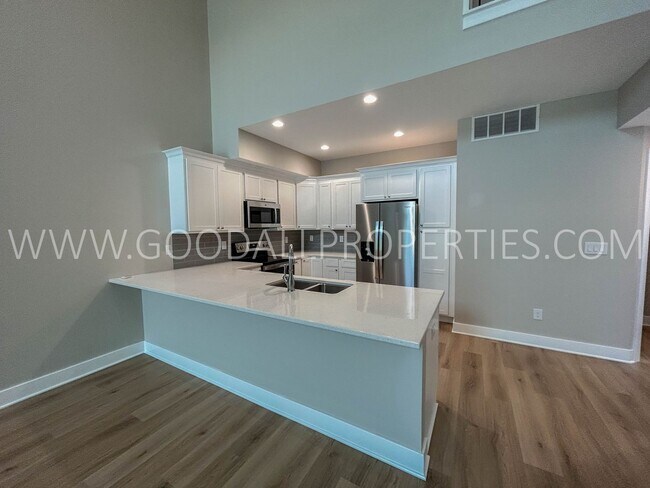 Foto del edificio - 4 Bedroom 2.5 Bath Townhome in Adel with attached 2-car garage.