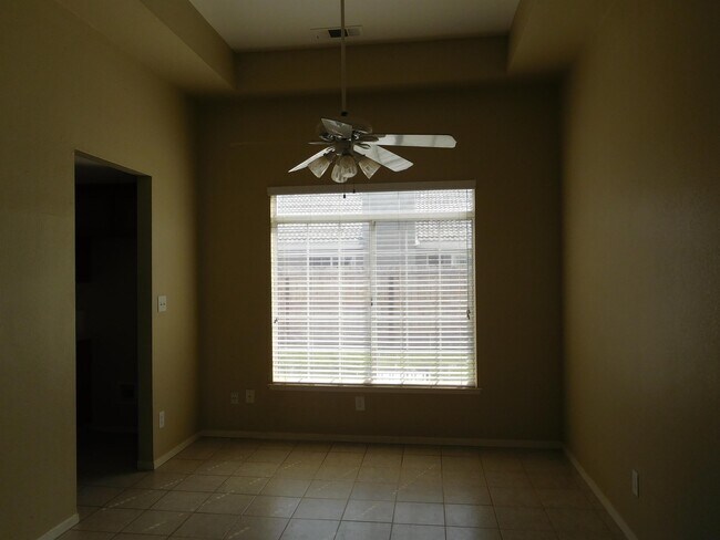 Foto del edificio - 7332 N Price Ave