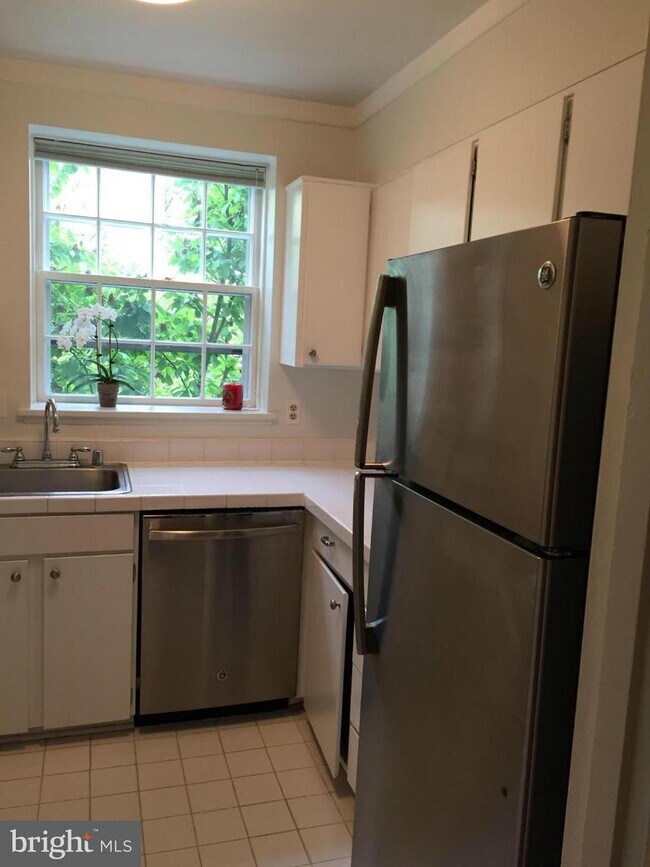 Foto del edificio - 3670 38th St NW