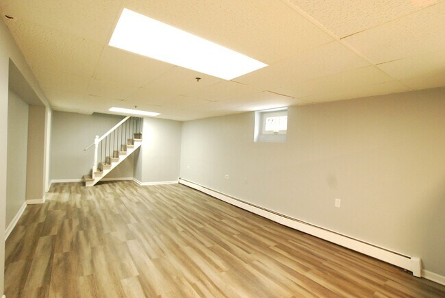 Foto del edificio - 7805 Cronin Ave