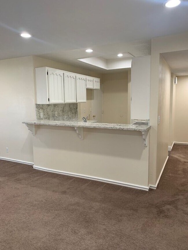 Foto del edificio - Very Cute 2 Bedroom Duplex w/Garage!