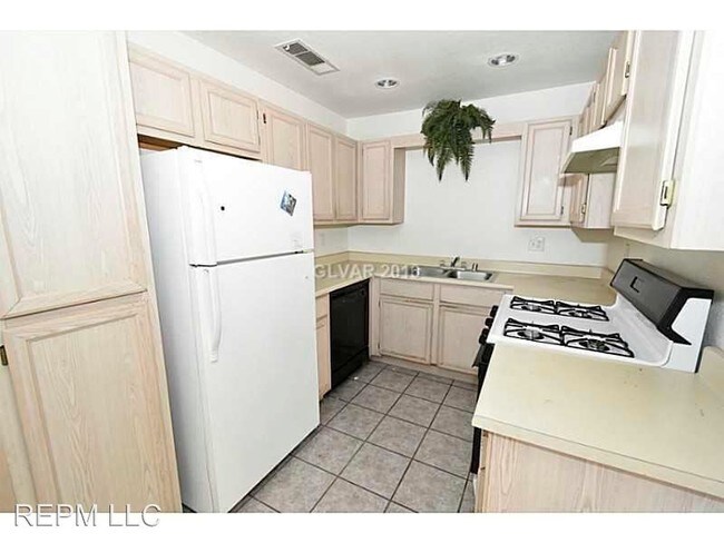 Building Photo - 5616 Calais Ct