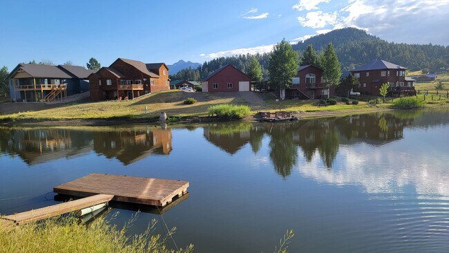 Building Photo - Spacious Apartment on Lake Hatcher **Rent ...