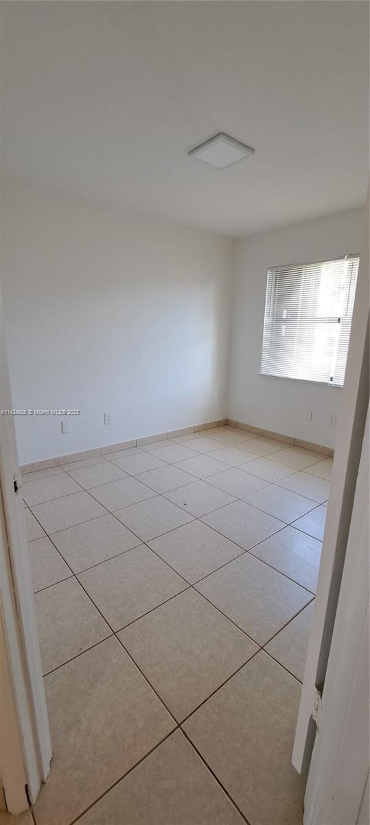 Foto del edificio - 842 NE 209th St