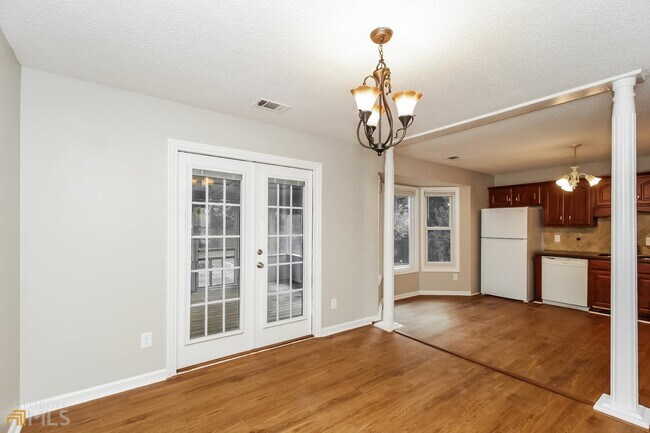 Building Photo - 1001 Paddocks Way