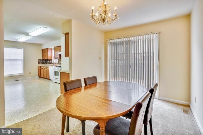 Foto del edificio - 6416 Uplands Rd