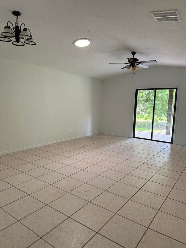 Foto del edificio - 2574 Hester Ave SE