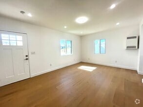 Building Photo - 624 W 38th St