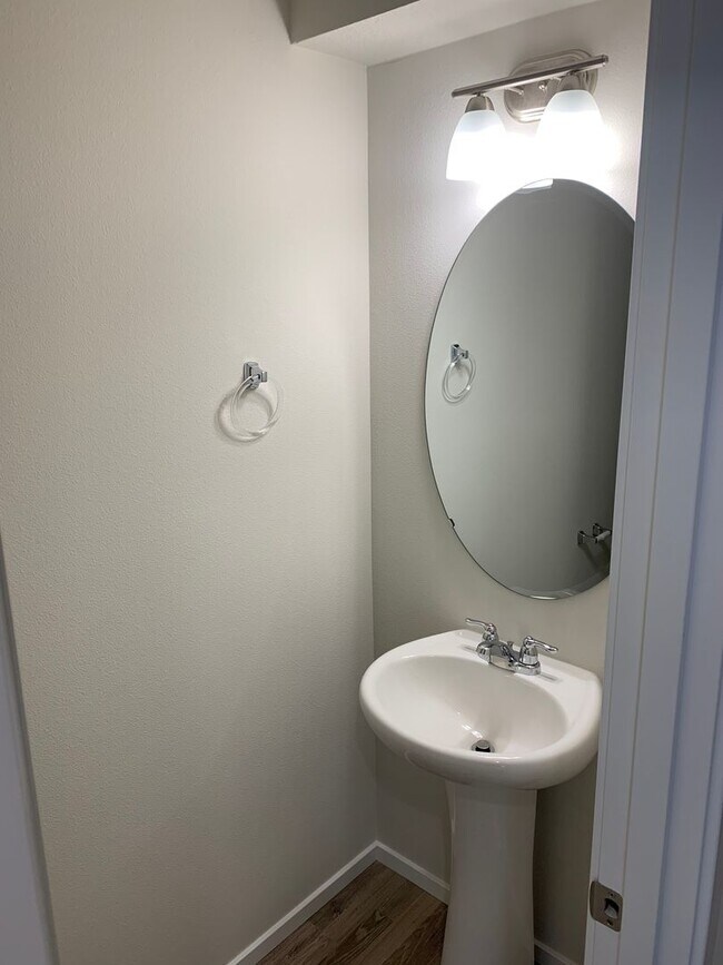 Foto del edificio - Newly Built Home in Brand New Community! Evergreen School District ! Conveniently located next to...