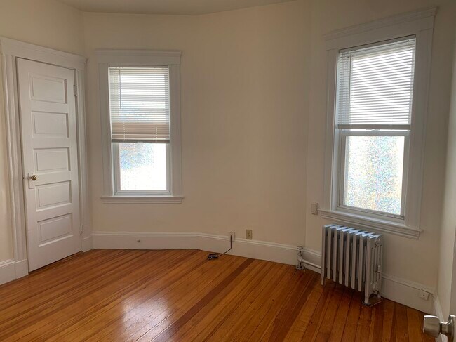 Building Photo - 52 Percival St