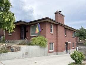 Building Photo - 2530 Blaine Ave