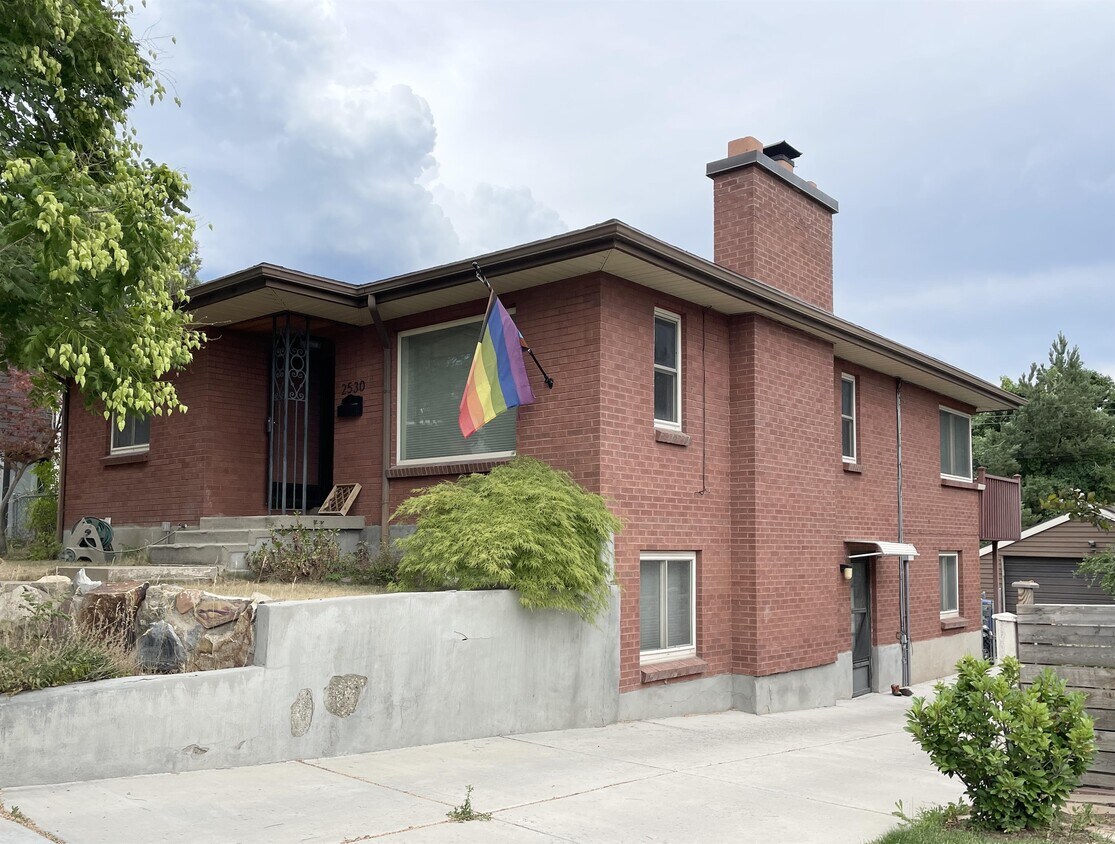 Primary Photo - 2530 Blaine Ave