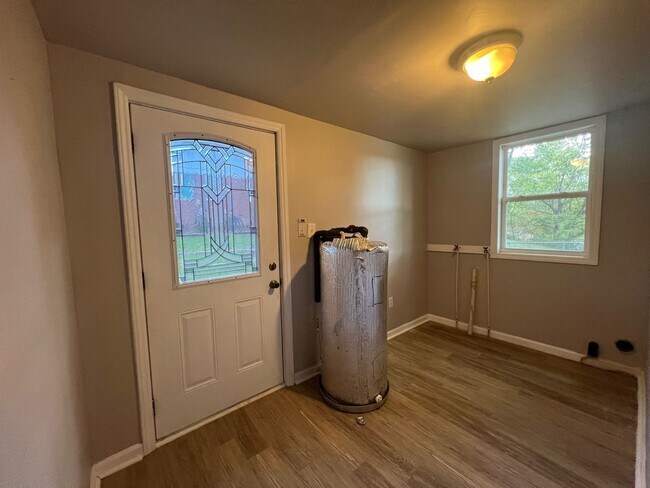 Building Photo - Cozy 2 Bed/ 1 Bath Cottage Home - Large (M...