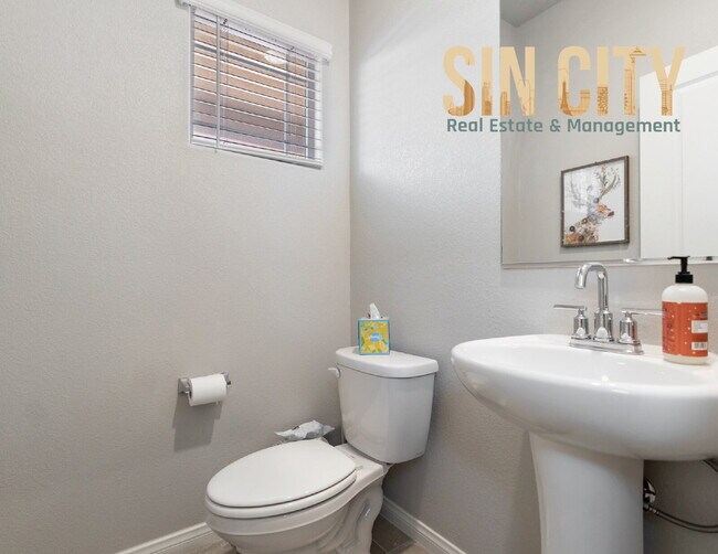Foto del edificio - "Spacious 4-Bedroom Oasis with 2.5 Baths i...