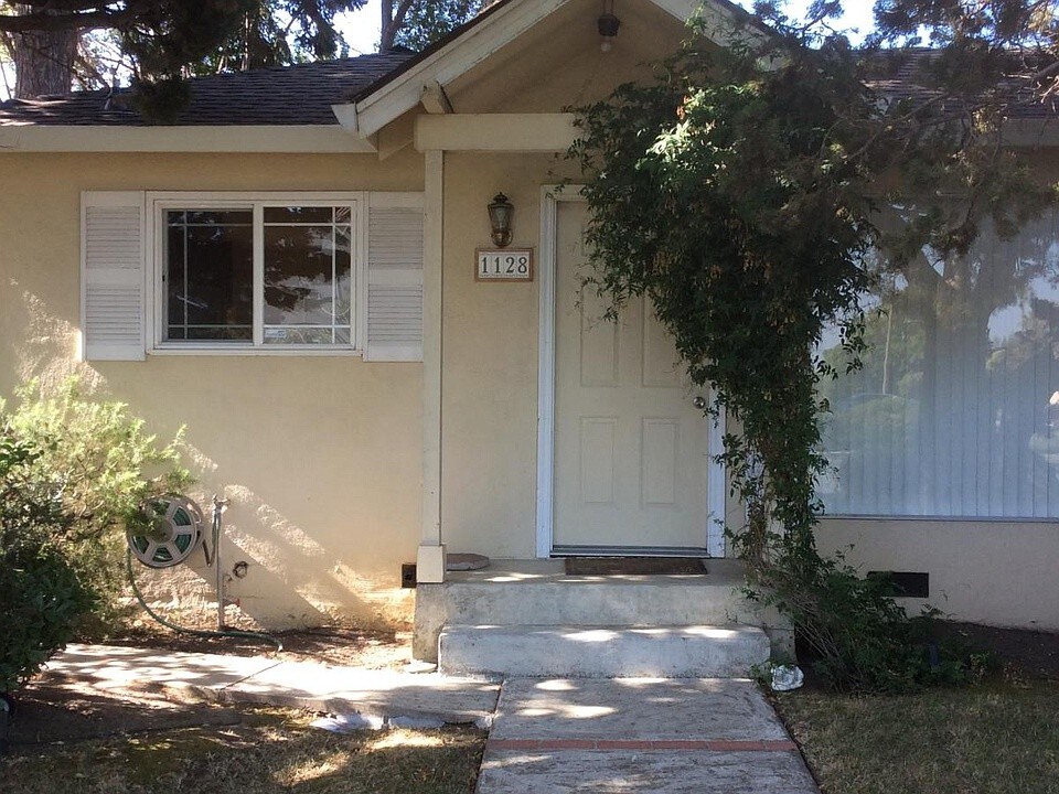Primary Photo - 1128 Lily Ave