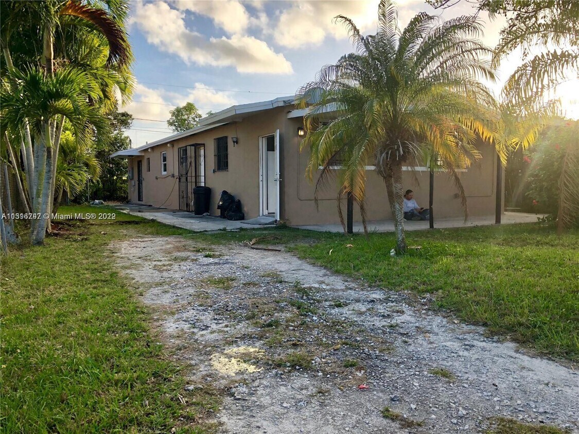 Primary Photo - 913 NW 3rd St