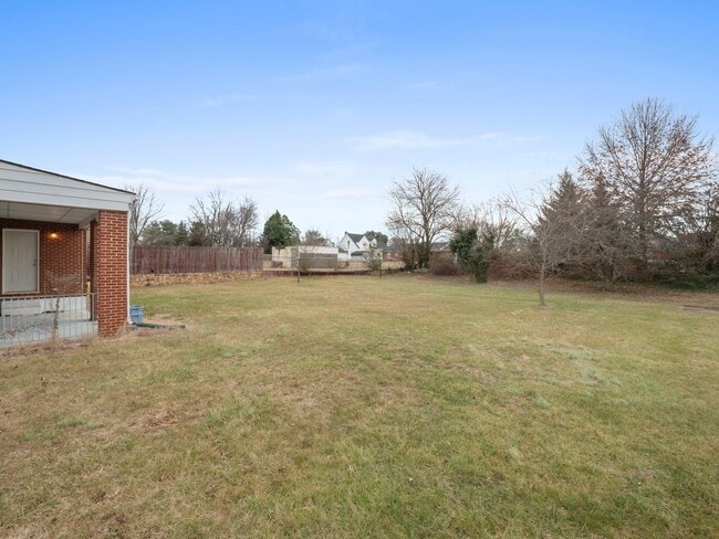 Building Photo - 4 Bedroom/ 2 Bath Home for Rent in NW Roanoke