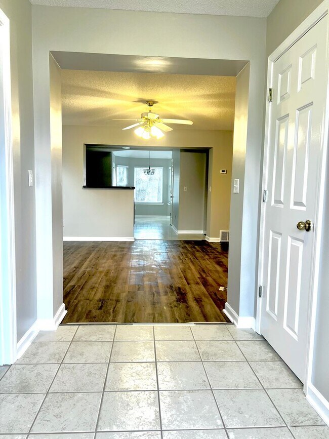 Foto del edificio - Nice 3 bedroom 2 bath home located in Sunset Trace