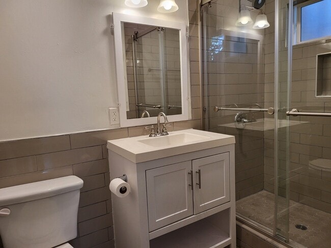 Building Photo - 833 1/3 N Formosa Ave