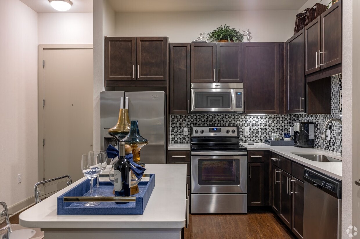 Foto principal - Stylish Homes in a Prime Location!