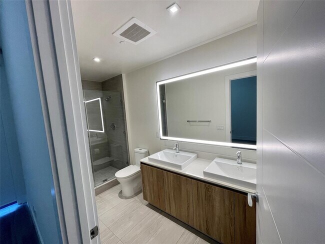 Foto del edificio - 2960 NE 207th St