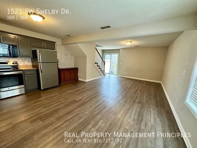 Building Photo - 1521 SW Shelby Dr