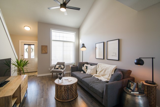 Foto del edificio - 7663 Primrose Pl