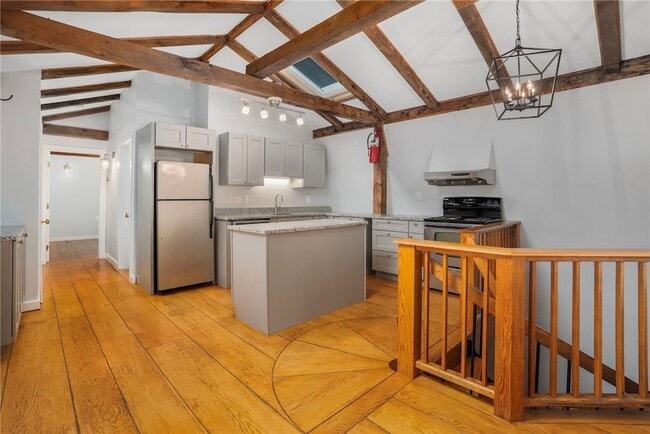 Building Photo - 31 Bridge St