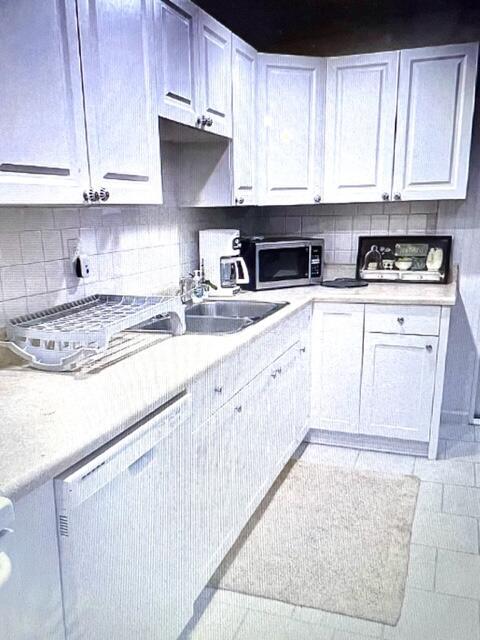 Building Photo - 115 Palamino Cir
