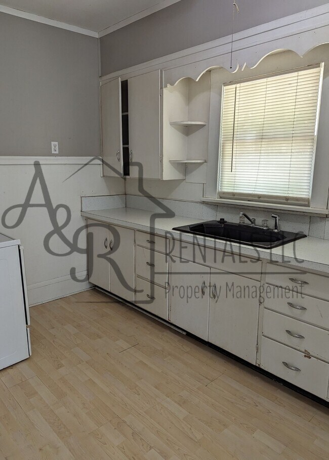 Foto del edificio - 2104 N Broadway St