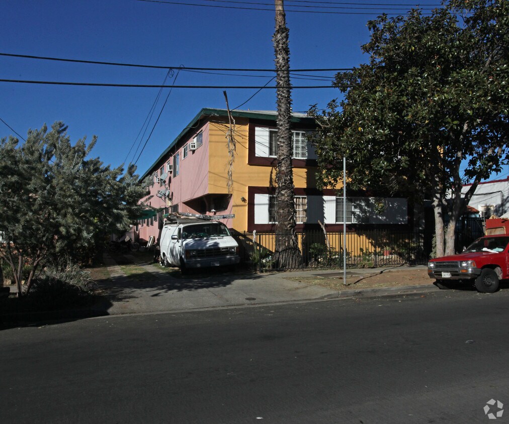 Primary Photo - Royal Capri Apartment