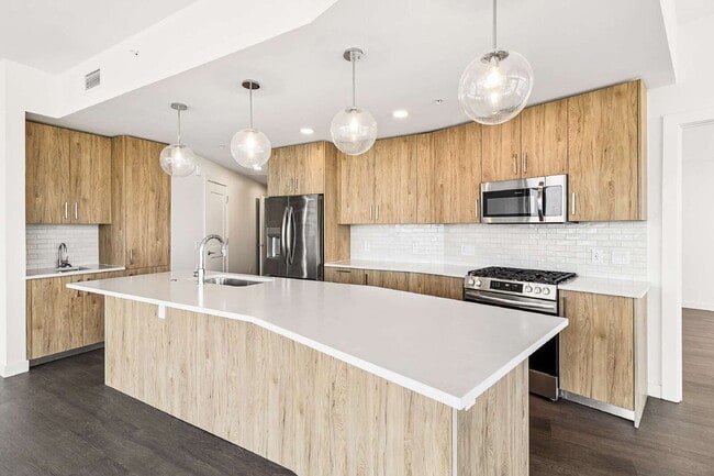 Building Photo - Luxury Gulch Living 2-Bedroom 2.5 Bathrooms Condo with Skyline Views & Private Balcony in Nashville