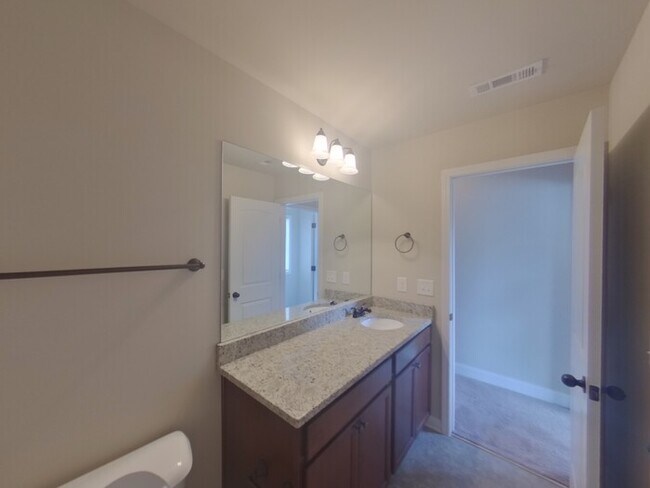 Building Photo - NOW AVAILABLE! - 752 Lynnfield Dr, Lawrenc...
