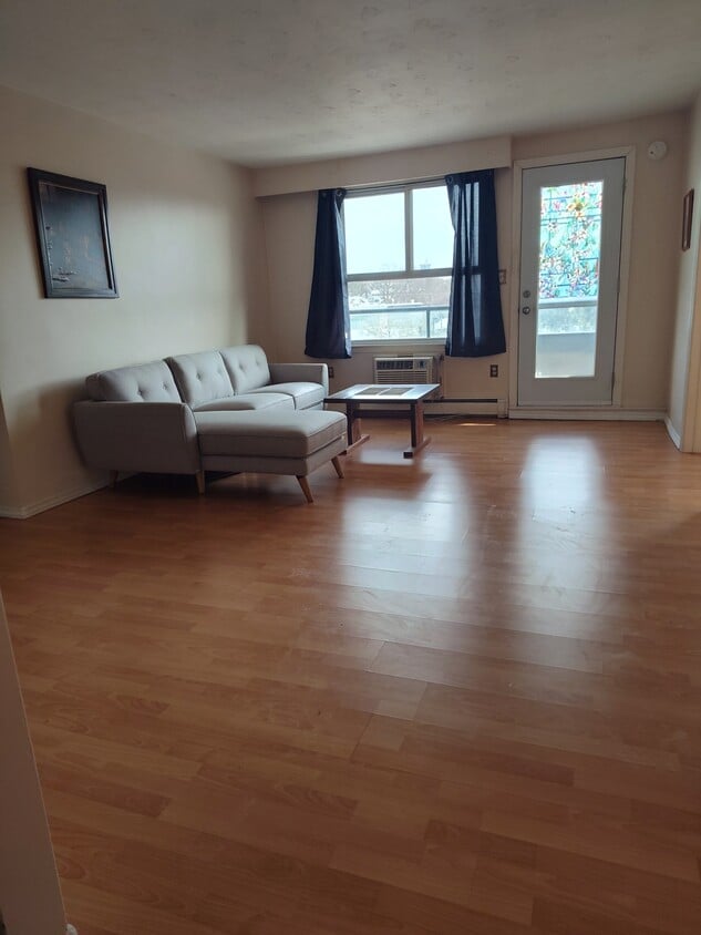 Primary Photo - 58 Bridgeport Rd E