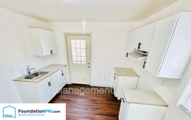 Building Photo - 4450 Sunny View Dr