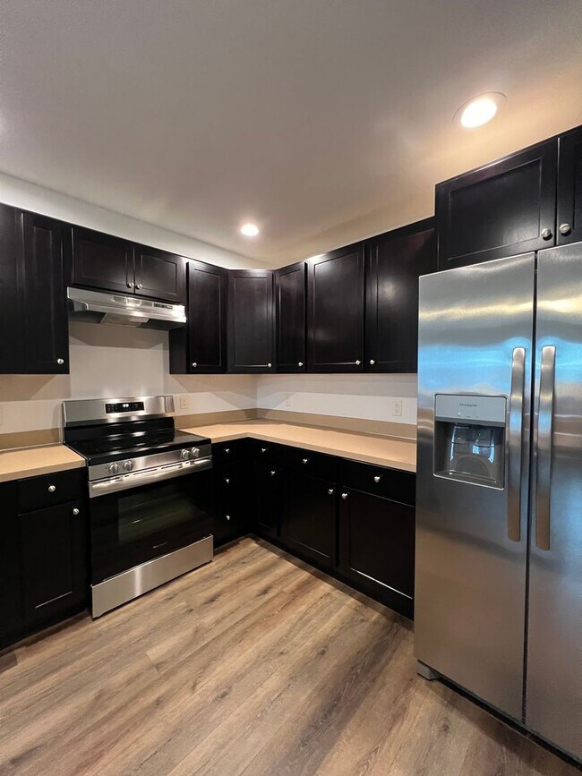 Building Photo - $500 Off Move in Costs!!