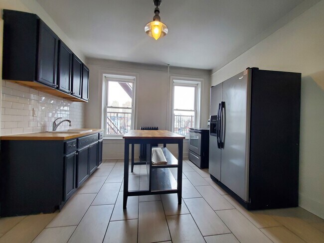 Foto del edificio - 692 Bergen Ave