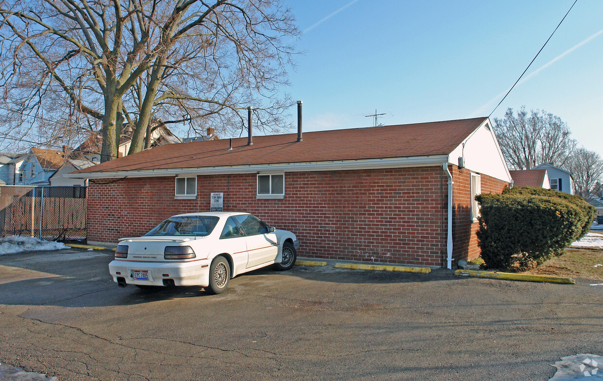 Building Photo - 261 Hoch St