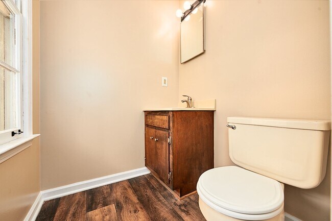 Building Photo - Coming Soon: 3 BR, 1 1/2 BA house in Sprin...