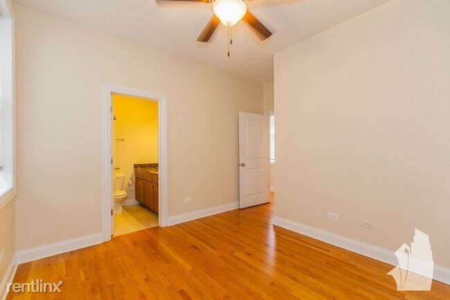 Foto del edificio - 1040 W Newport Ave