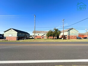 Building Photo - 807 W Walnut St