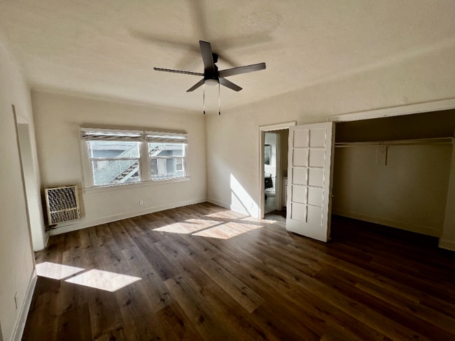 Foto del edificio - 1740 Winona Blvd