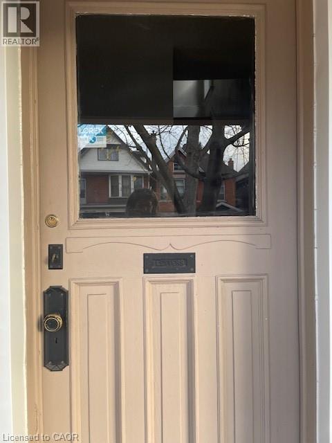 Photo du bâtiment - 27 Strathcona Ave S