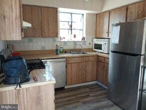 Building Photo - 10 Maynard Dr
