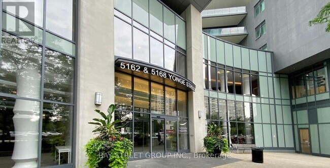 Photo du bâtiment - 5168-5168 Yonge St