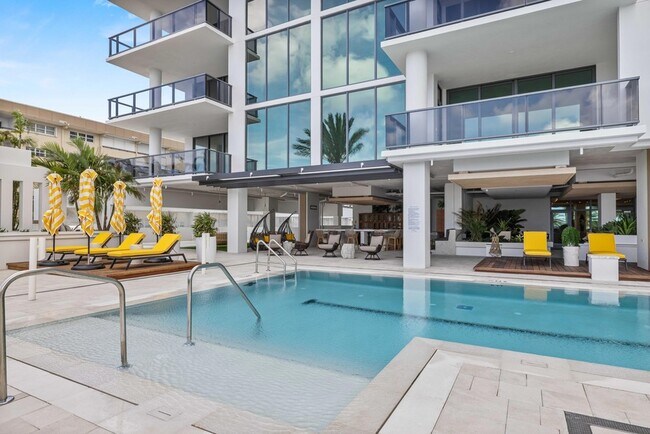 Foto del edificio - 305 Briny Ave