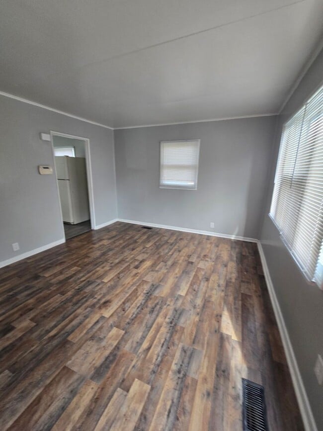 Building Photo - Westside Two Bedroom Home Located Near 21st and Concord